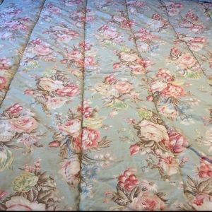 Beautiful Ralph Lauren Vintage Comforter